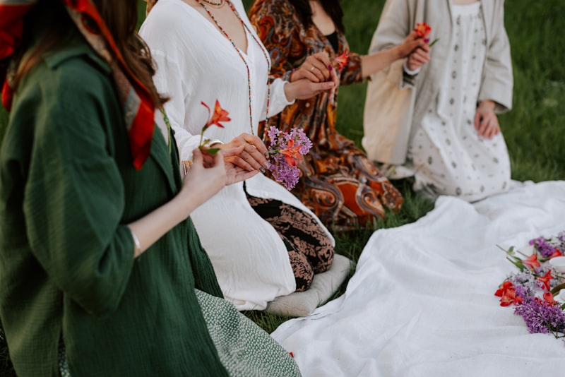 Les robes de mariée pour les cérémonies en plein air : Élégance et style sous le ciel ouvert