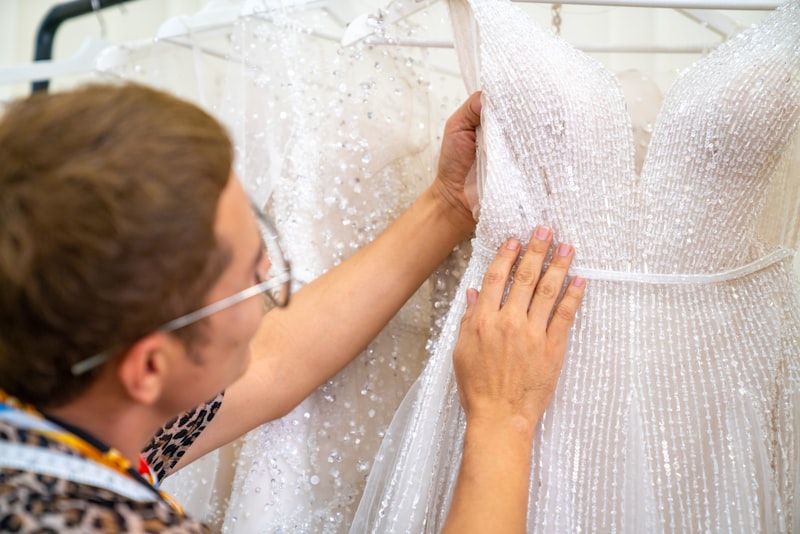 Signification des broderies et des détails dans les robes de mariée